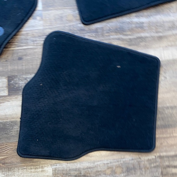 Black Car Floor Mats Set - Picture 3 of 10